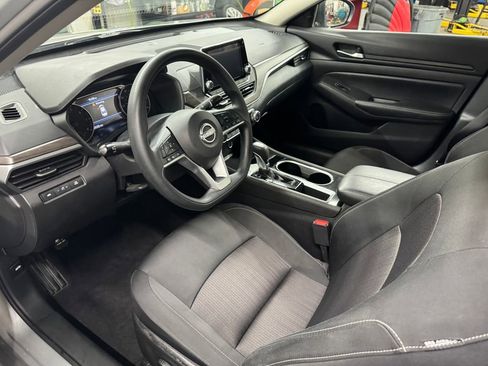 Used 2024 Nissan Altima 2.5 SV image 13