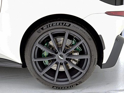 Used 2019 Aston Martin V8 Vantage Coupe image 37