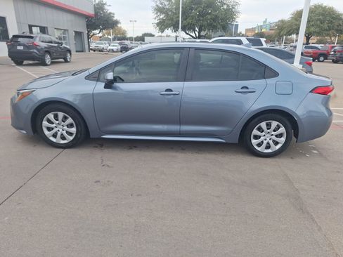 Used 2020 Toyota Corolla LE image 3