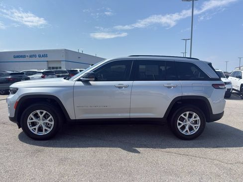 Used 2023 Jeep Grand Cherokee Limited AWD/4WD image 6
