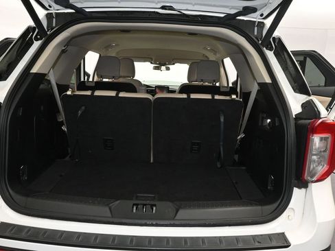 Used 2021 Ford Explorer XLT w/ Equipment Group 202A image 13