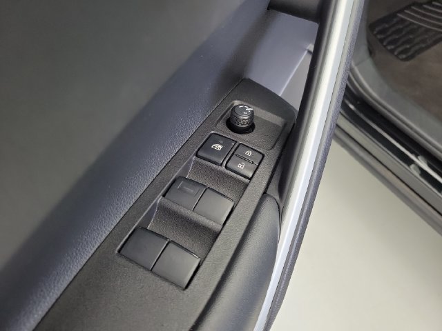 Used 2026 Toyota Corolla Cross LE FWD image 20