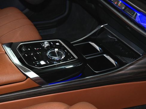 Used 2025 BMW 760i xDrive image 69