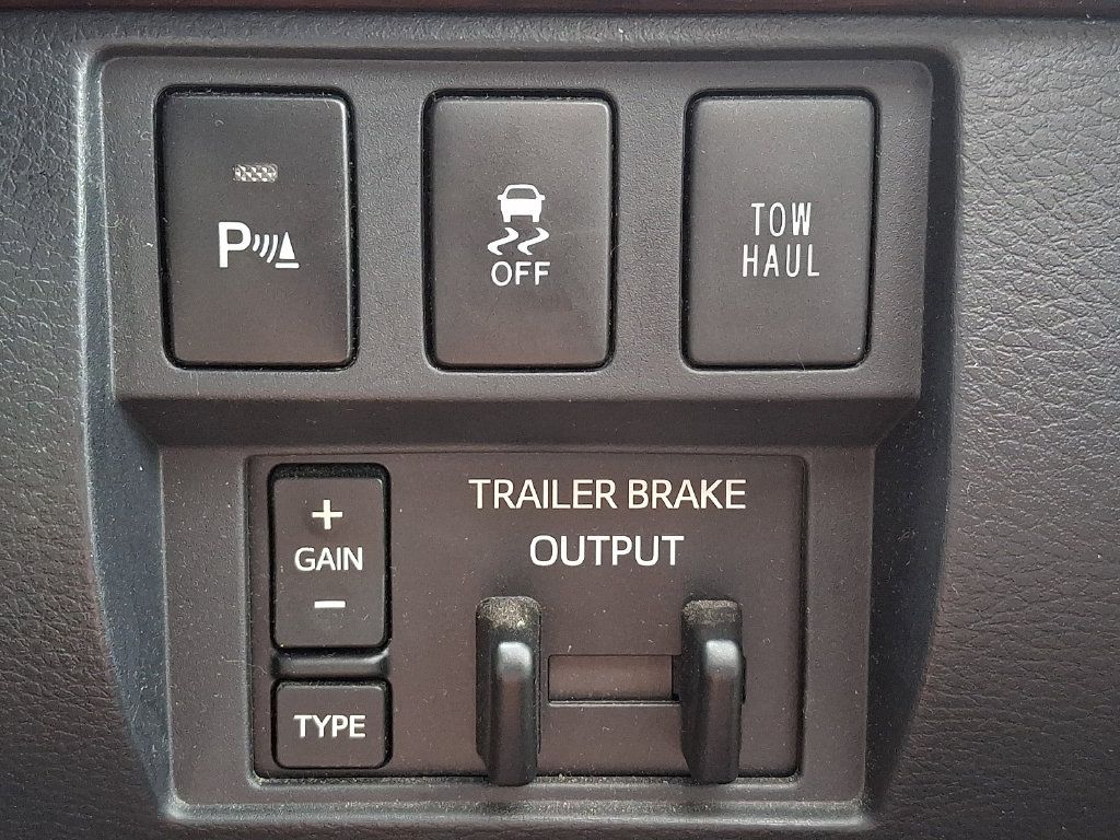 Used 2017 Toyota Tundra Limited AWD/4WD image 25