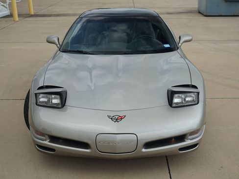 Used 2000 Chevrolet Corvette Coupe w/ Memory Pkg RWD image 23
