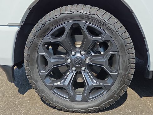 Used 2024 RAM 1500 Limited AWD/4WD image 9