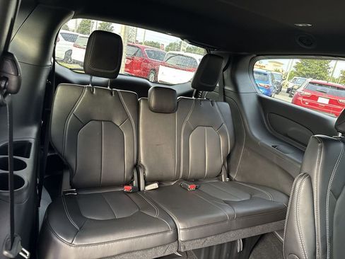 New 2026 Chrysler Pacifica Select image 24