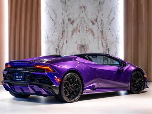 Used 2023 Lamborghini Huracan EVO RWD image 4