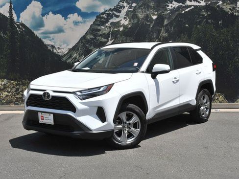 Used 2024 Toyota RAV4 XLE AWD/4WD image 6