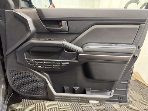 Used 2025 Toyota 4Runner SR5 AWD/4WD image 10