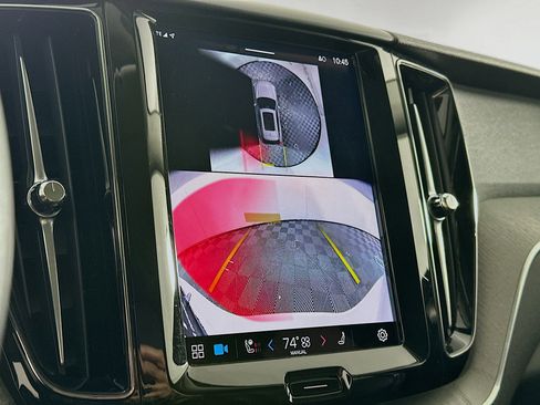 Used 2025 Volvo XC60 B5 Plus image 23