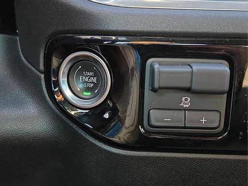 Used 2025 Chevrolet Silverado 1500 LT image 25