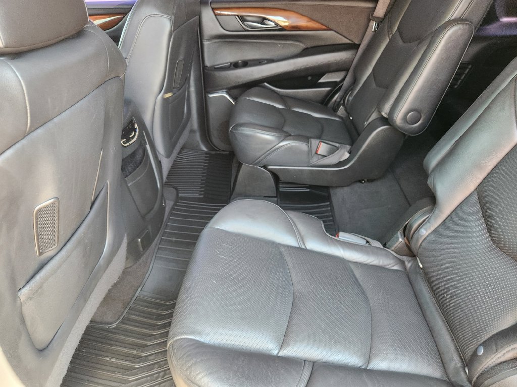 Used 2020 Cadillac Escalade 2WD w/ LPO, Radiant Package image 30