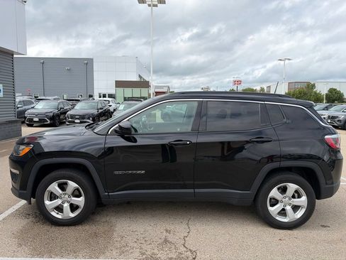 Used 2018 Jeep Compass Latitude w/ Popular Equipment Group AWD/4WD image 2