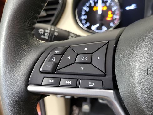 Used 2017 Nissan Rogue SL w/ SL Premium Package image 27