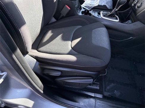 Used 2015 Jeep Cherokee Sport image 10