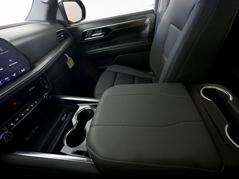 Used 2026 Chevrolet Tahoe Z71 w/ Comfort Package image 40