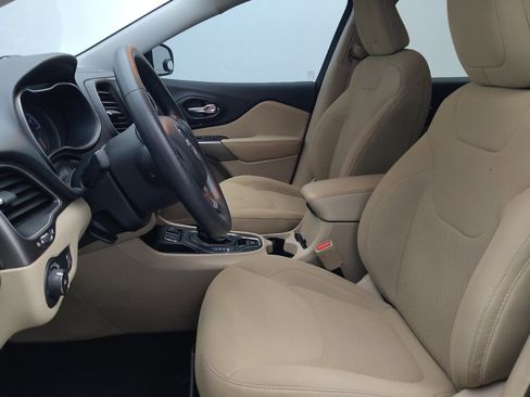 Used 2019 Jeep Cherokee Latitude w/ Popular Appearance Group FWD image 17