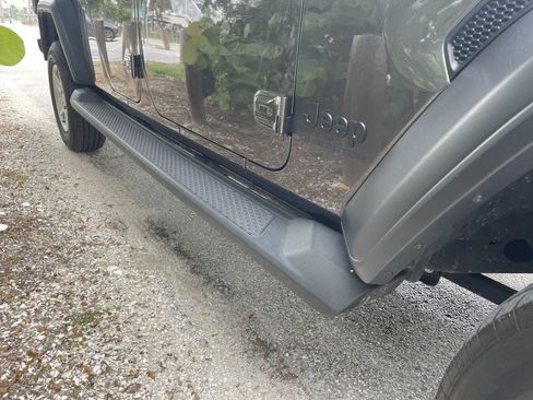 Used 2020 Jeep Gladiator Sport w/ Quick Order Package 24S image 30