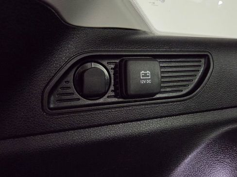 Used 2023 Jeep Grand Cherokee Laredo image 11