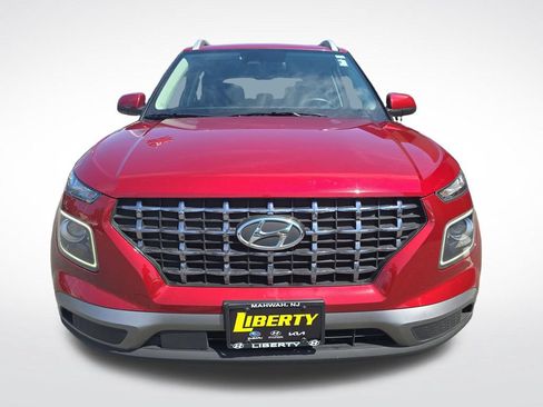Certified 2024 Hyundai Venue Limited FWD image 9