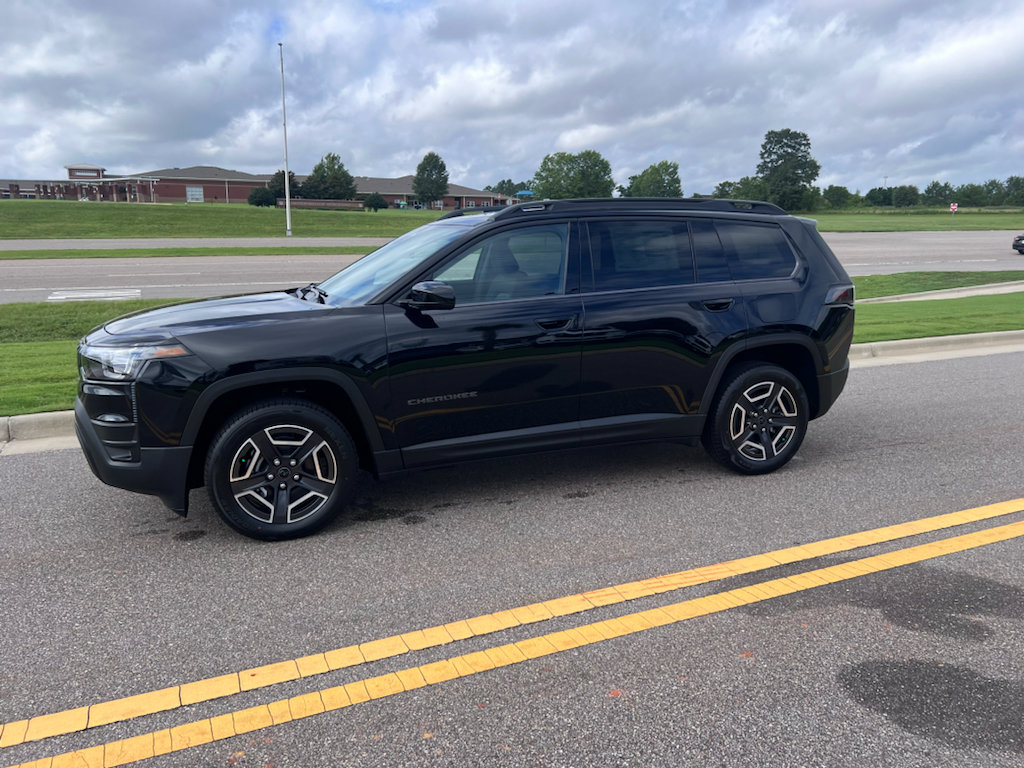 New 2026 Jeep Cherokee Laredo AWD/4WD image 8