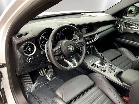Used 2024 Alfa Romeo Stelvio Veloce AWD/4WD image 17