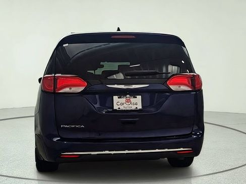 Used 2018 Chrysler Pacifica Touring-L Plus FWD image 5