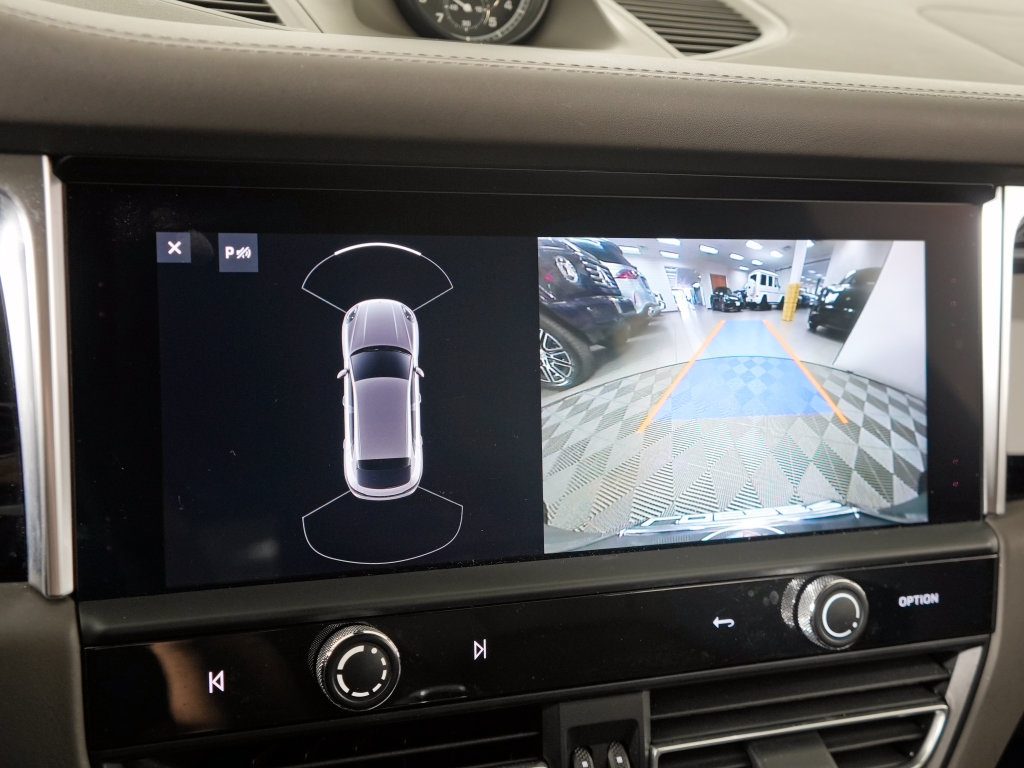 Certified 2023 Porsche Macan AWD/4WD image 31
