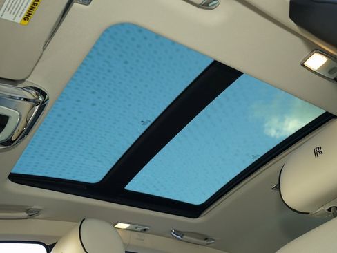 Used 2016 Rolls-Royce Ghost image 19