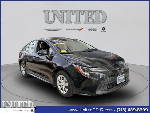 Used 2022 Toyota Corolla LE image 2
