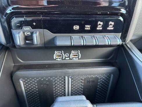 New 2026 RAM 3500 Big Horn AWD/4WD image 21