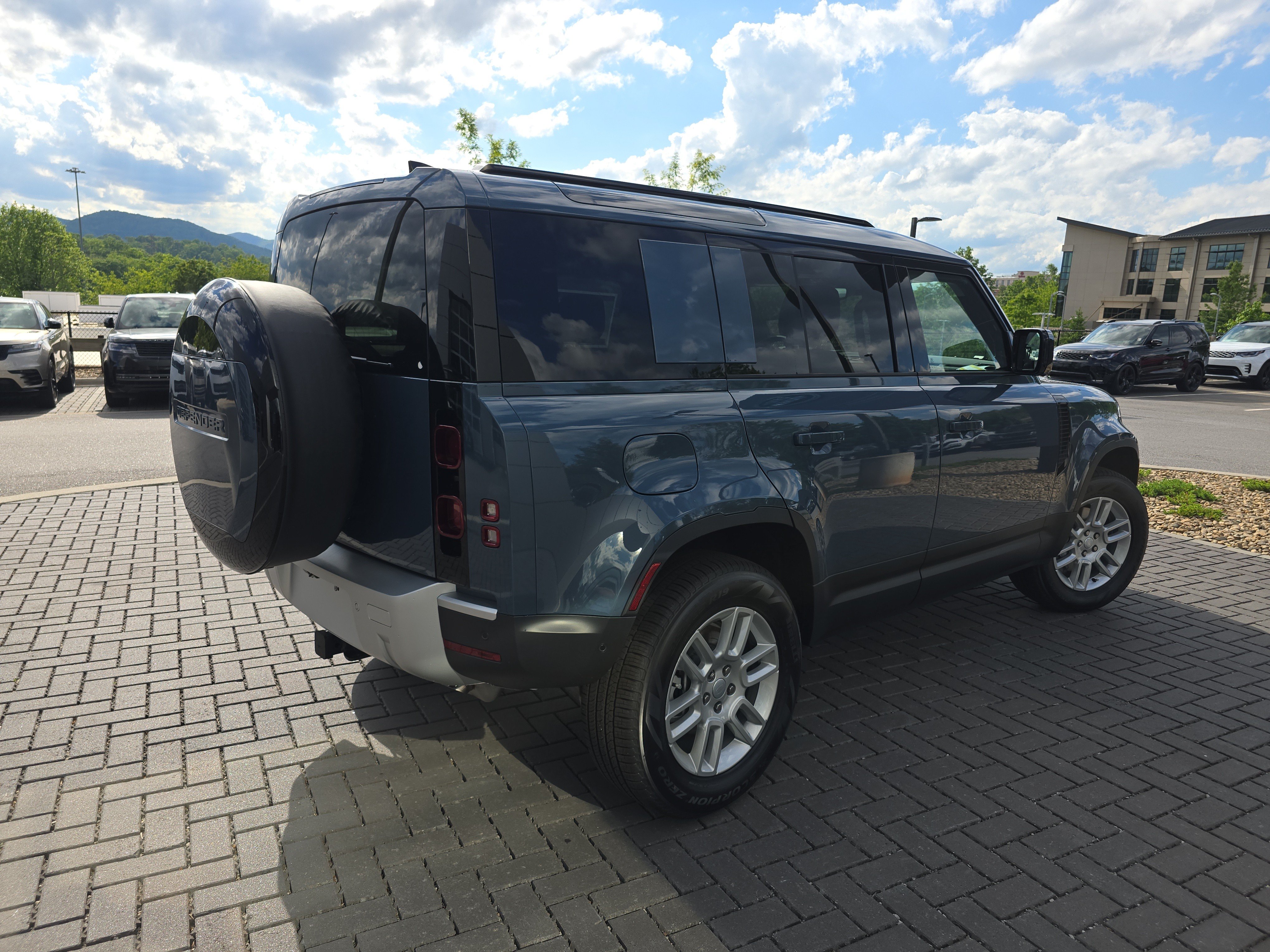 Used 2025 Land Rover Defender 110 S AWD/4WD image 5