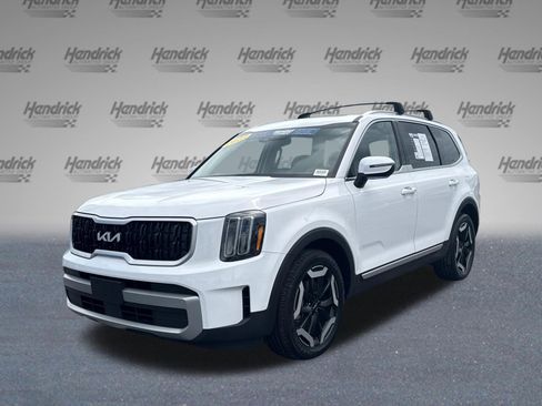 Used 2023 Kia Telluride EX w/ EX Captain's Chair Package AWD/4WD image 5