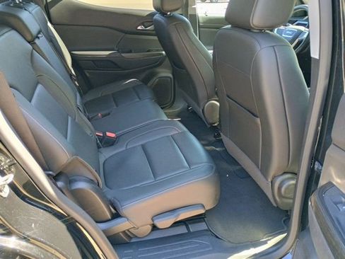 Used 2023 GMC Acadia SLT image 17