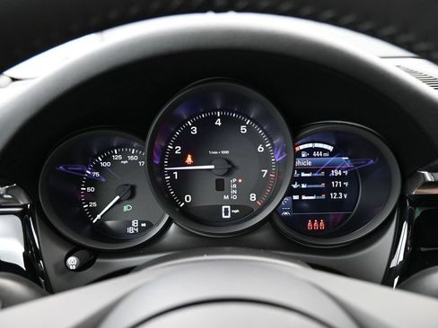 Certified 2026 Porsche Macan AWD/4WD image 7