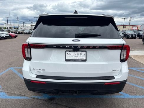 Used 2025 Ford Explorer Active AWD/4WD image 6