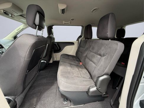 Used 2019 Dodge Grand Caravan SE w/ UConnect Hands-Free Group FWD image 15
