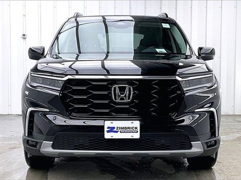 Certified 2024 Honda Pilot Touring image 3