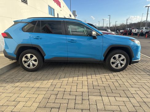Used 2019 Toyota RAV4 LE image 4