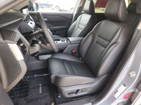 Certified 2025 Nissan Rogue SL w/ Tech Package image 12