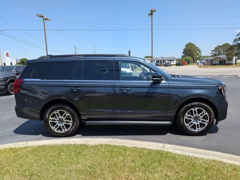 Used 2025 Ford Expedition Active AWD/4WD image 4