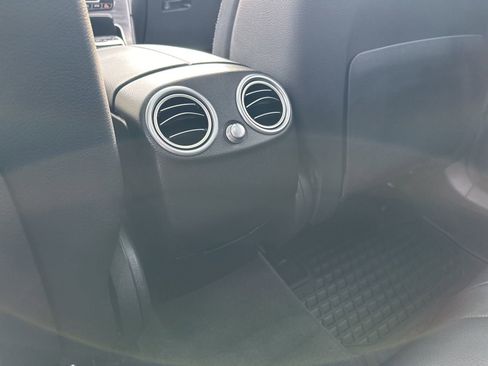 Used 2018 Mercedes-Benz GLC 300 4MATIC image 25