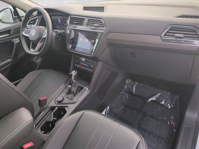 Used 2024 Volkswagen Tiguan SE w/ Panoramic Sunroof Package AWD/4WD image 22