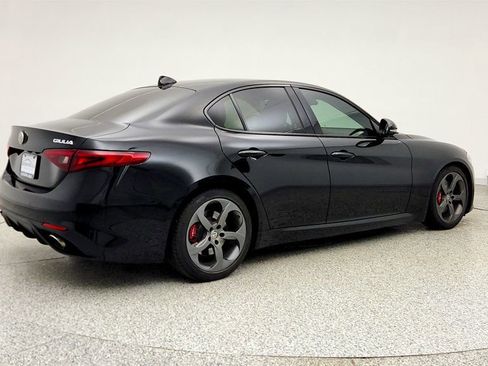 Used 2018 Alfa Romeo Giulia image 5