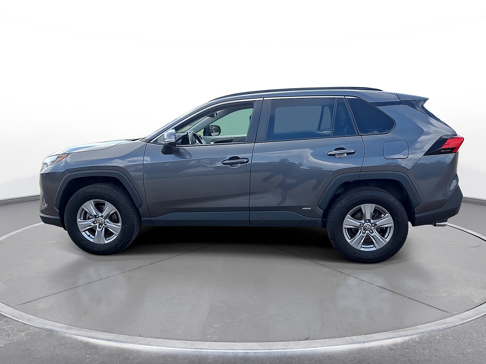 Used 2023 Toyota RAV4 XLE AWD/4WD image 5