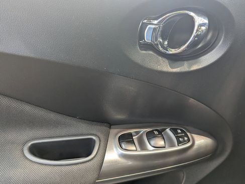 Used 2014 Nissan Juke SL image 10