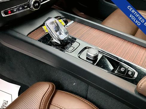Certified 2023 Volvo XC60 B5 Ultimate w/ Climate Package image 18