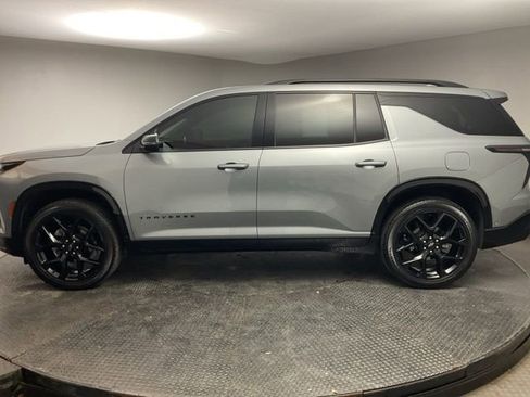 Used 2024 Chevrolet Traverse RS image 4