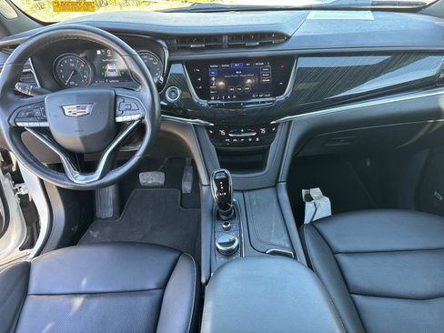 Used 2021 Cadillac XT6 Premium Luxury image 17